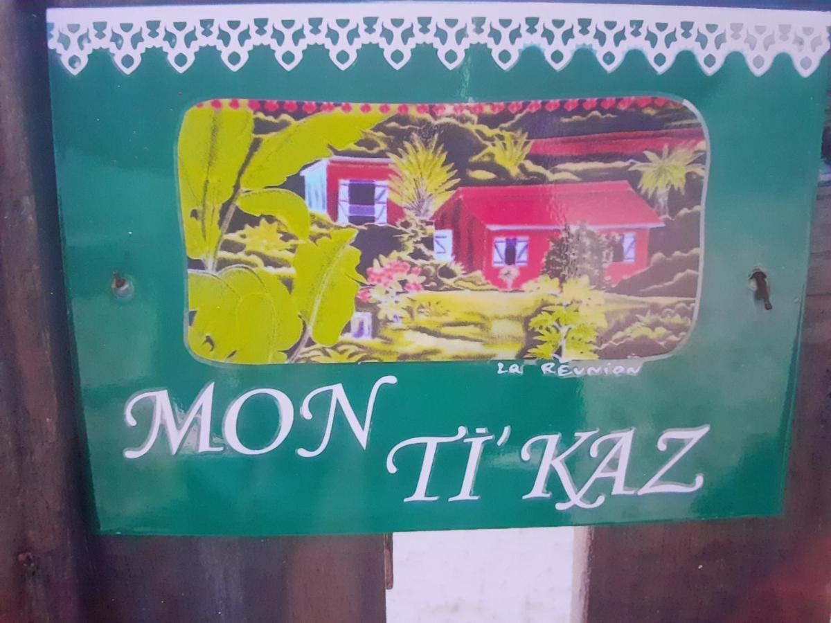Hotel Peti Kaz Saint-Seurin-sur-l'Isle Exterior foto